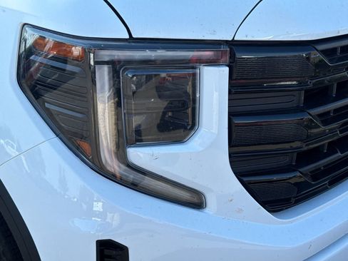 Used 2022 GMC Sierra 1500 Elevation AWD/4WD image 9
