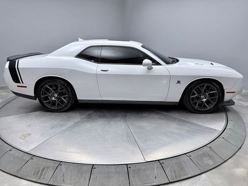 Used 2016 Dodge Challenger R/T Scat Pack w/ Leather Interior Group RWD image 4