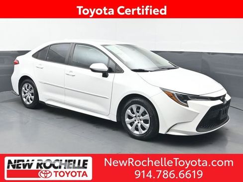 Certified 2022 Toyota Corolla LE image 1