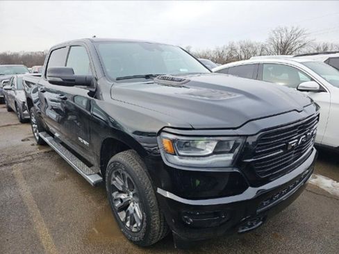 Used 2023 RAM 1500 Laramie AWD/4WD image 2
