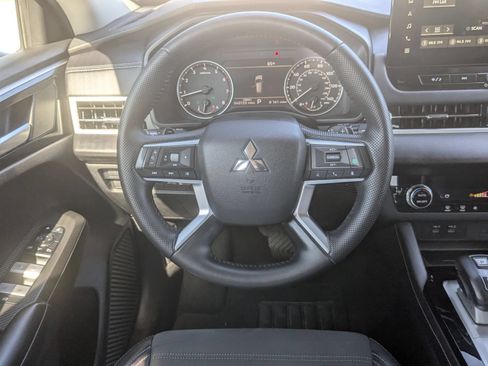 Used 2025 Mitsubishi Outlander SE AWD/4WD image 32