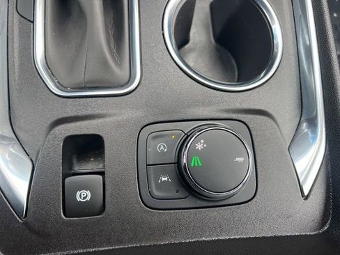 Used 2023 Chevrolet Traverse LT image 31