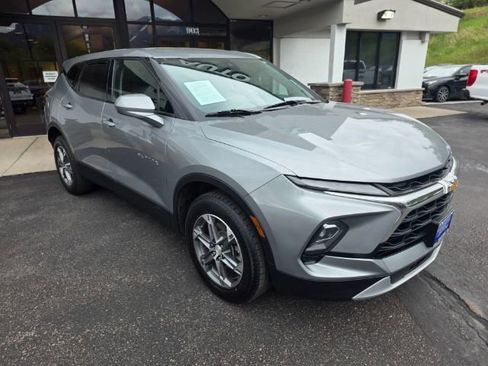 Used 2023 Chevrolet Blazer LT AWD/4WD image 3