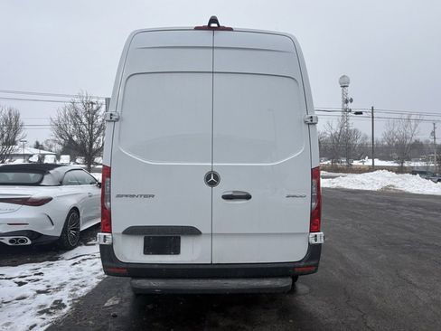 Used 2025 Mercedes-Benz Sprinter 2500 image 4