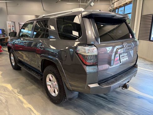 Used 2017 Toyota 4Runner SR5 AWD/4WD image 47