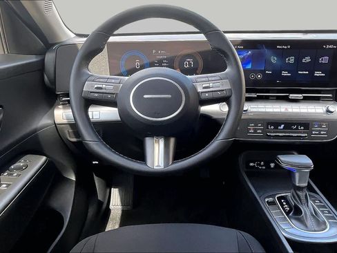 Used 2025 Hyundai Kona SEL FWD image 6
