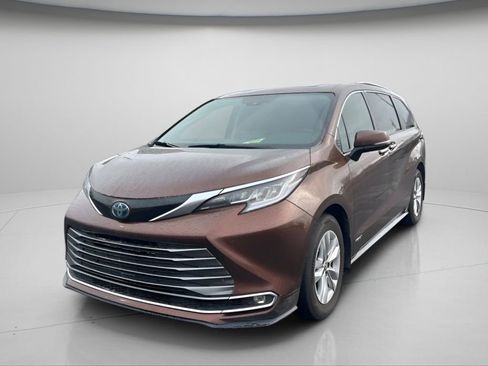 Certified 2021 Toyota Sienna Limited image 11