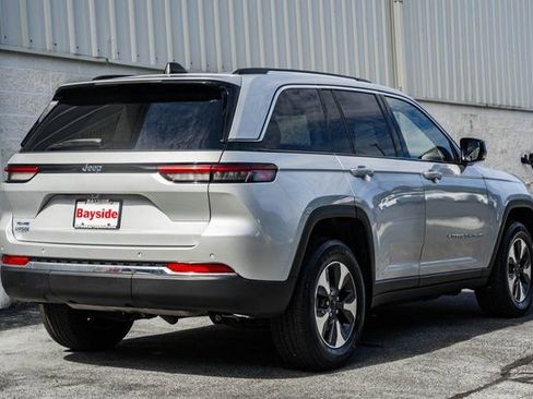 Used 2022 Jeep Grand Cherokee Limited 4xe image 9