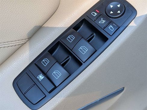 Used 2010 Mercedes-Benz ML 350 4MATIC image 27