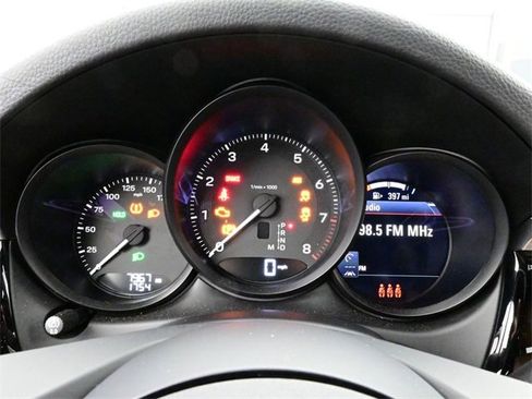 Used 2024 Porsche Macan image 9