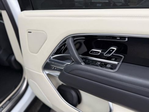 Used 2023 Land Rover Range Rover Long Wheelbase SE image 32