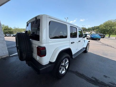 Used 2019 Jeep Wrangler Unlimited Sahara w/ Dual Top Group AWD/4WD image 5