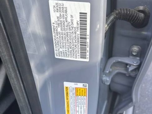 Used 2025 Honda Pilot Touring image 16