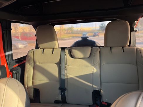 Used 2018 Jeep Wrangler Unlimited Sahara image 10