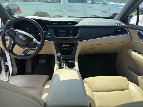 Used 2017 Cadillac XT5 Luxury w/ Driver Awareness Package FWD image 10