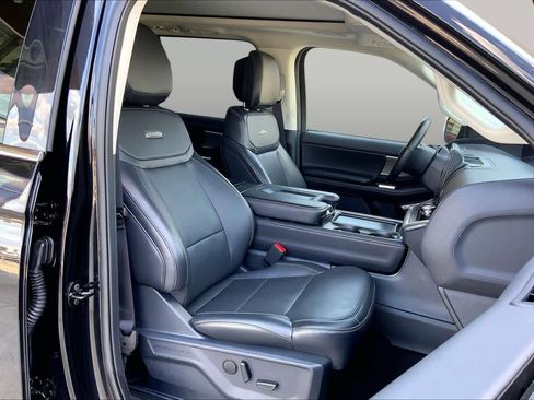 Used 2026 Ford Expedition Platinum w/ Driver's Package AWD/4WD image 9