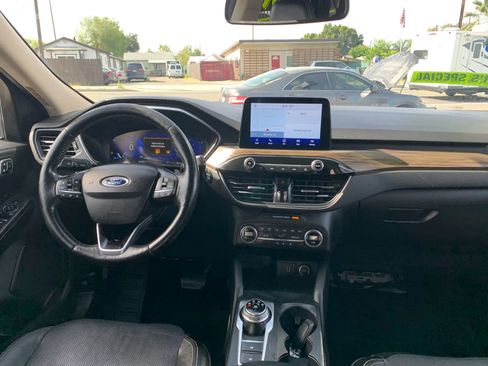 Used 2020 Ford Escape Titanium AWD/4WD image 12
