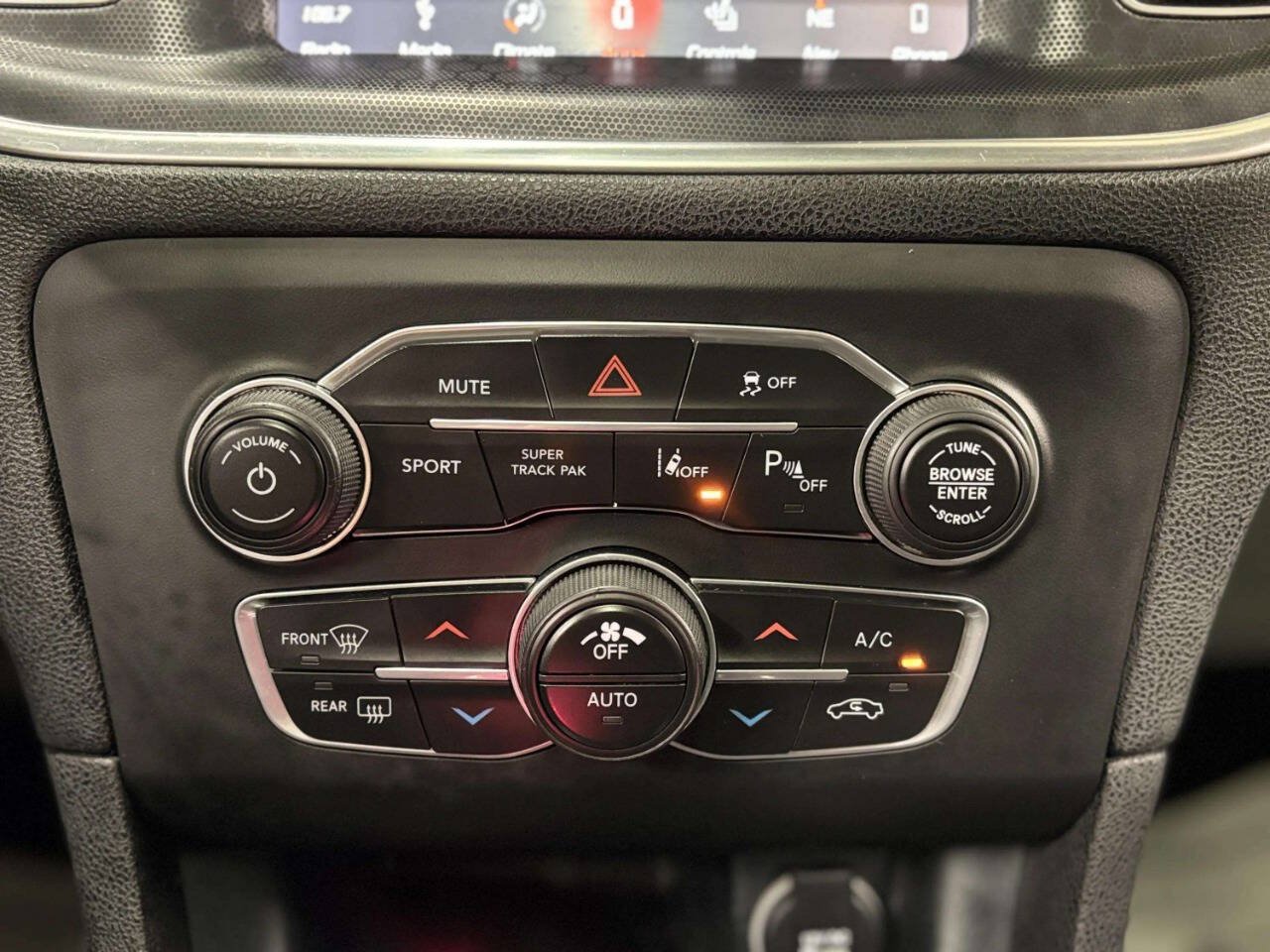 Used 2018 Dodge Charger R/T Scat Pack RWD image 30