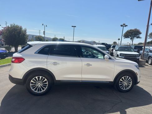 Used 2016 Lincoln MKX Select w/ Select Plus Package AWD/4WD image 4