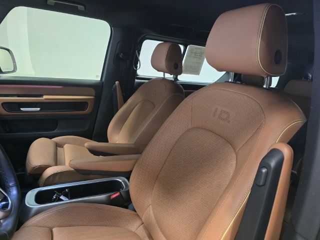 Used 2025 Volkswagen ID. Buzz Pro S RWD image 19