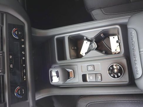 Certified 2025 Nissan Pathfinder S image 13