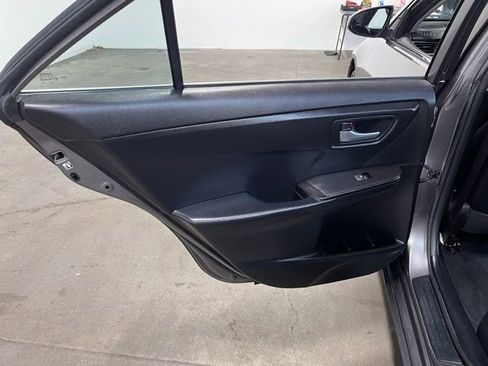 Used 2017 Toyota Camry SE FWD image 19