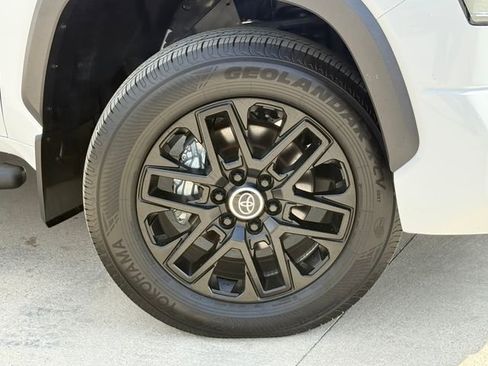Used 2024 Toyota Tundra Limited AWD/4WD image 2