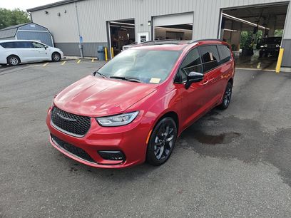 Used 2025 Chrysler Pacifica Limited w/ Trailer Tow Group