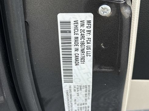 Used 2022 Chrysler Pacifica Touring-L image 31