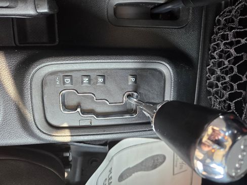 Used 2017 Jeep Wrangler Unlimited Sahara w/ Connectivity Group image 25