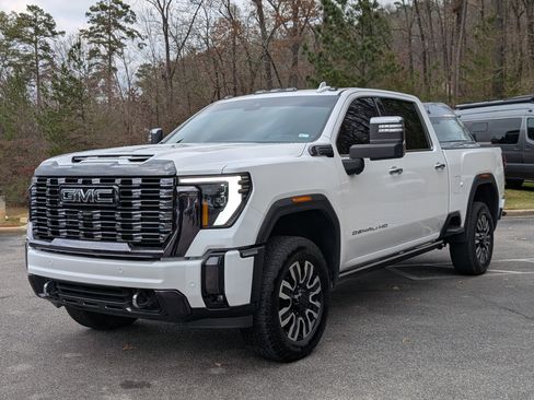 Used 2024 GMC Sierra 2500 Denali Ultimate w/ Max Trailering Package image 5
