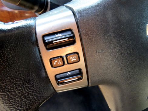 Used 2011 Nissan Armada Platinum image 12