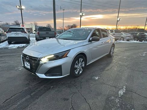 Used 2024 Nissan Altima 2.5 S image 39