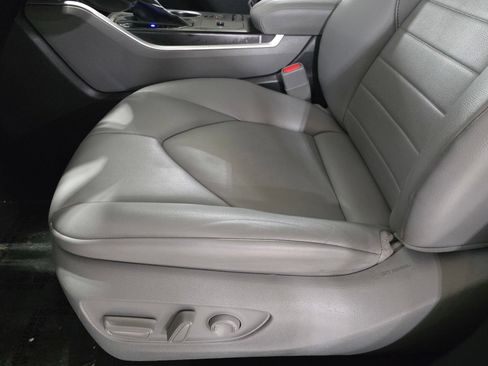 Used 2022 Toyota Highlander XLE FWD image 25