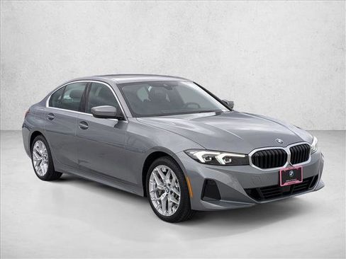 Used 2025 BMW 330i Sedan w/ Convenience Package RWD image 3