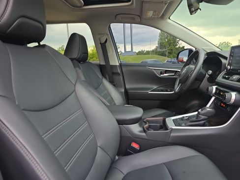 Used 2021 Toyota RAV4 Limited AWD/4WD image 15