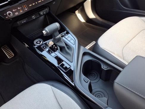 New 2025 Kia Niro SX Touring image 16