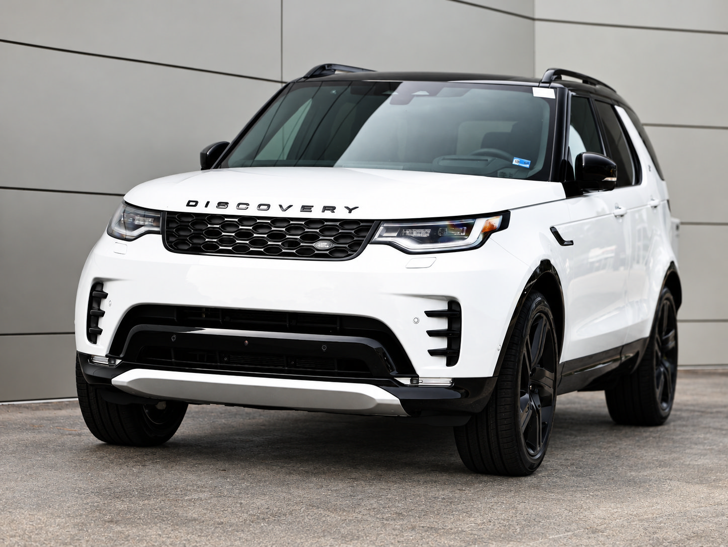 New 2026 Land Rover Discovery Dynamic SE AWD/4WD image 1