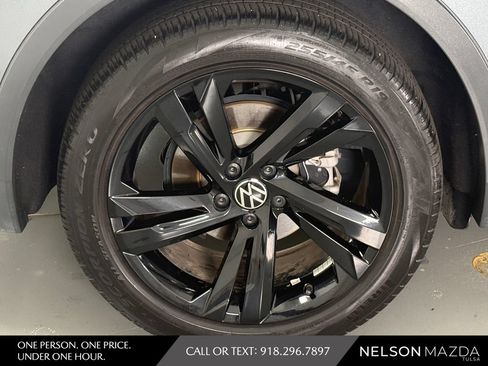 Used 2024 Volkswagen Tiguan SE R-Line AWD/4WD image 15