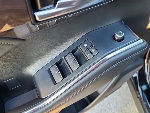 Used 2022 Toyota Highlander Limited image 11