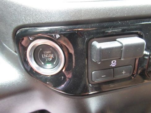 Used 2025 GMC Sierra 1500 Elevation w/ Preferred Package AWD/4WD image 34