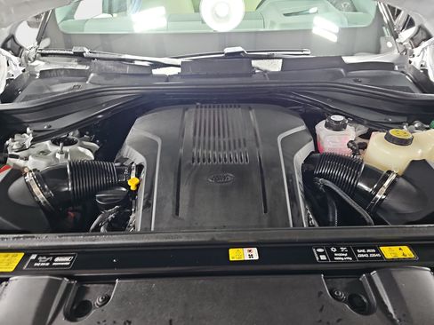 Certified 2025 Land Rover Range Rover SE AWD/4WD image 33