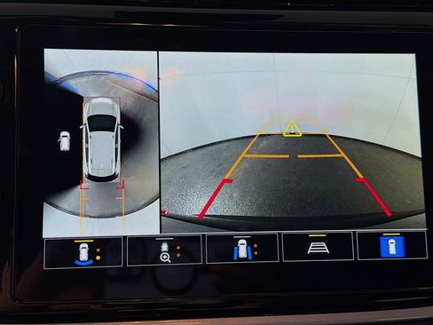 Used 2023 Chevrolet Bolt EUV Premier w/ Redline Edition image 19