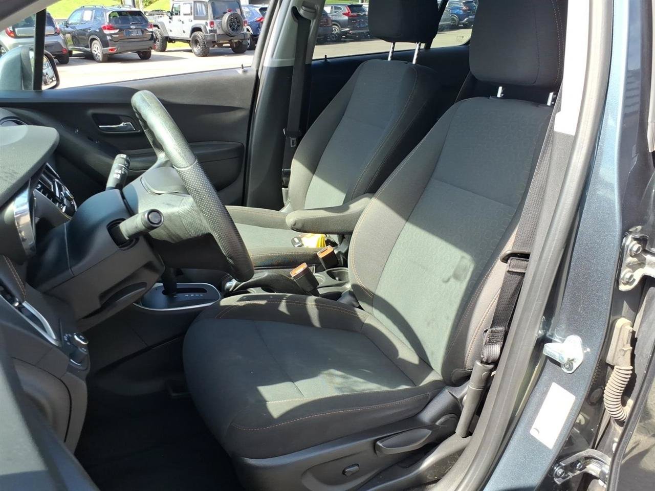 Used 2021 Chevrolet Trax LS w/ Tint and Cruise Package AWD/4WD image 7