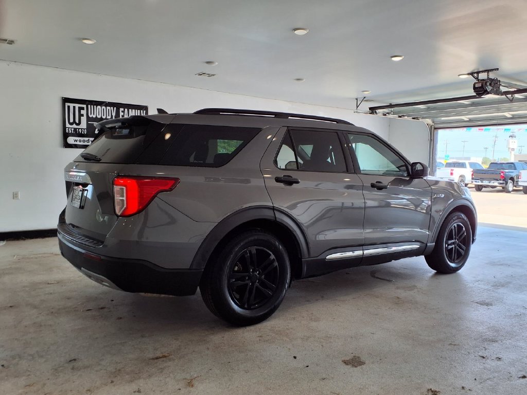 Used 2024 Ford Explorer XLT w/ Equipment Group 202A RWD image 3