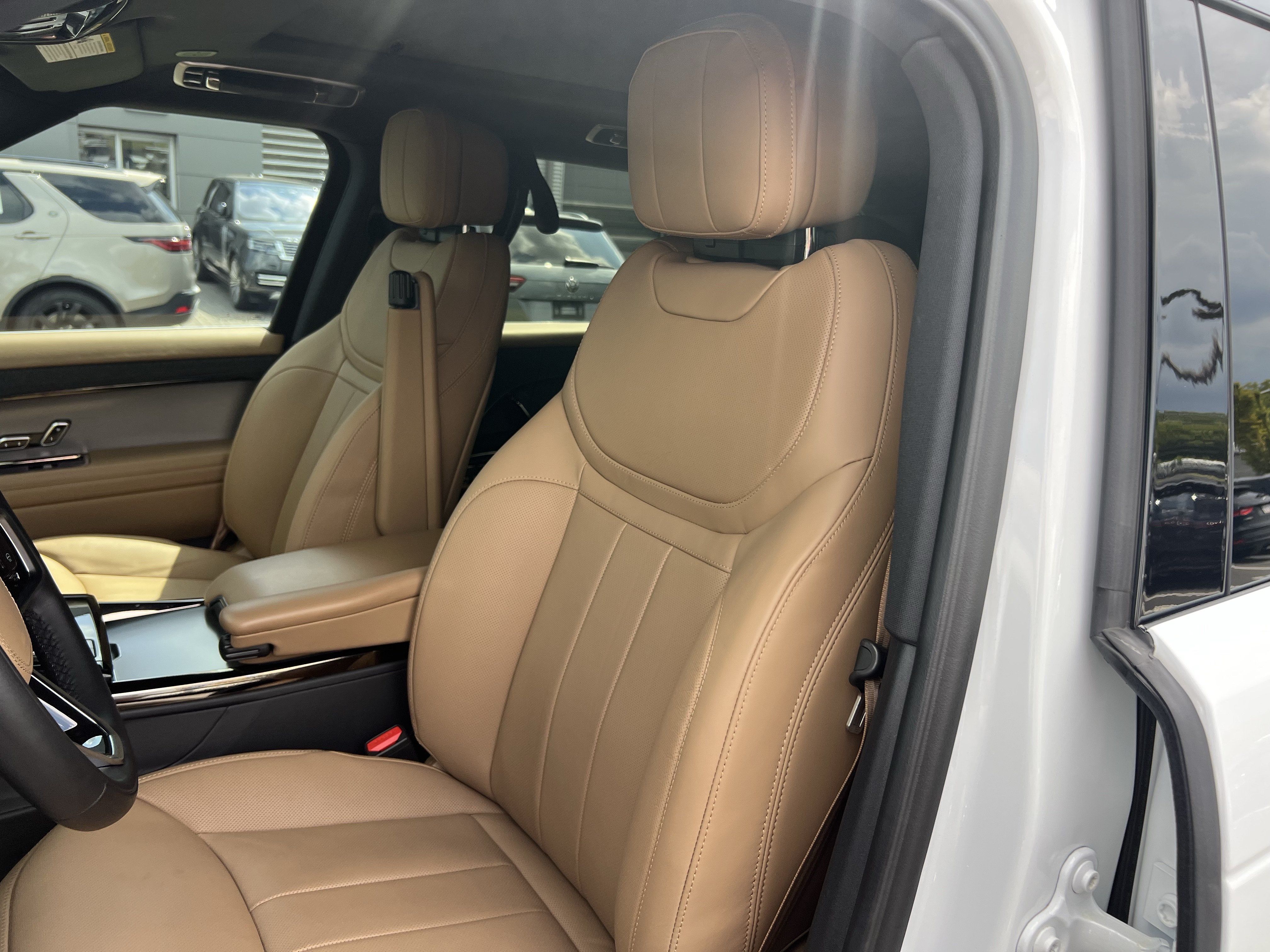 Used 2025 Land Rover Range Rover Sport SE AWD/4WD image 15
