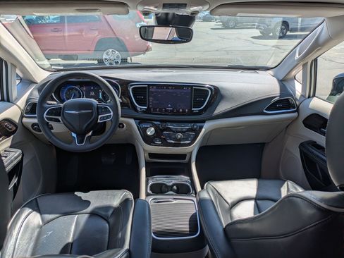 Used 2024 Chrysler Pacifica Limited FWD image 31