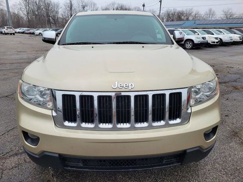 Used 2011 Jeep Grand Cherokee Laredo w/ Mopar Chrome Edition Group image 2