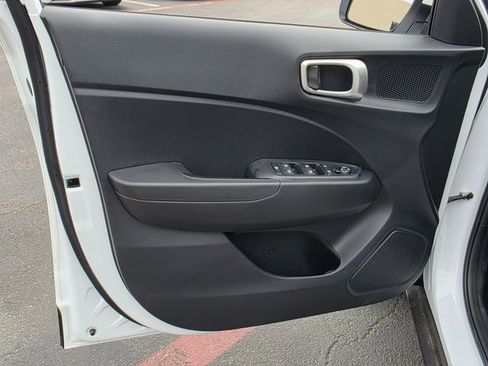 New 2025 Hyundai Venue SEL image 20