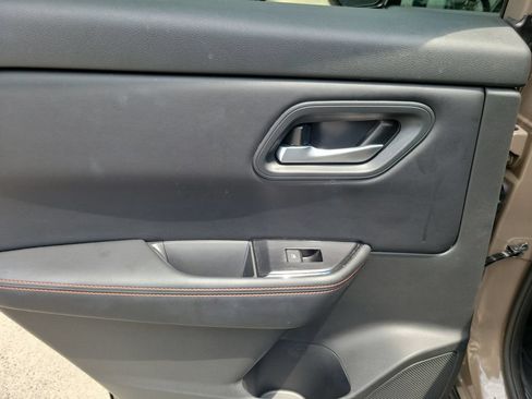 Used 2025 Nissan Rogue SV AWD/4WD image 12